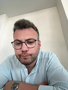 Snapshot of berkay977 chatting on 05/10/26, 10:42 berkay977 online show from 05/10/26, 10:42