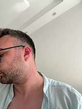 Snapshot of berkay977 chatting on 06/06/26, 02:55 berkay977 online show from 06/06/26, 02:55