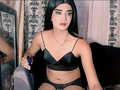 Queeny Cassandra online show from 06/14/26, 04:14