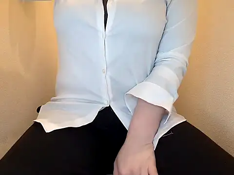 Snapshot of emi_chan_7 chatting on 04/30/26, 02:12 emi chan 7 online show from 04/30/26, 02:12