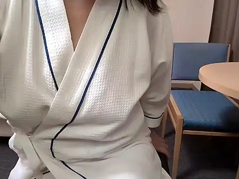Snapshot of emi_chan_7 chatting on 05/24/26, 01:05 emi chan 7 online show from 05/24/26, 01:05