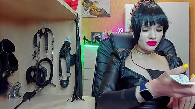 Snapshot of KristiTopxx chatting on 10/15/25, 06:08 KristiTopxx online show from 10/15/25, 06:08