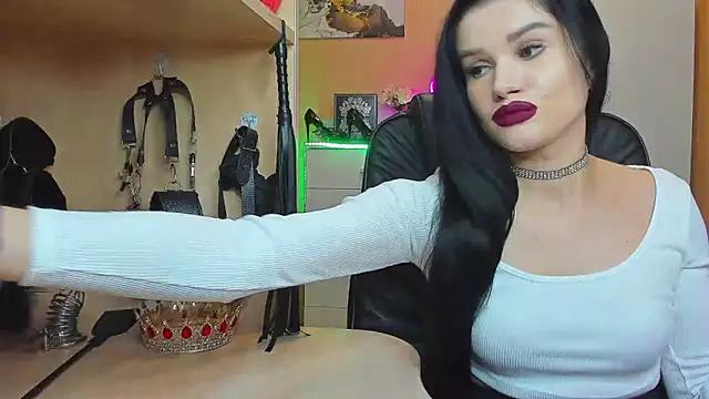 Snapshot of KristiTopxx chatting on 10/17/25, 06:32 KristiTopxx online show from 10/17/25, 06:32