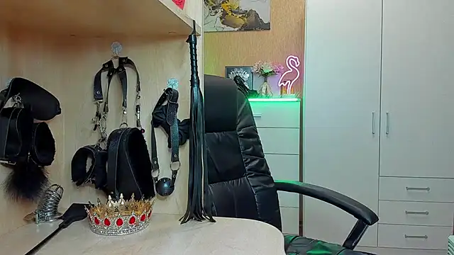 Snapshot of KristiTopxx chatting on 11/04/25, 08:30 KristiTopxx online show from 11/04/25, 08:30