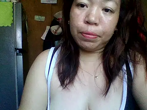 Snapshot of sweet_lhyn chatting on 06/16/26, 04:37 sweet lhyn online show from 06/16/26, 04:37