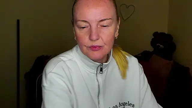 Snapshot of Bella_soulmate chatting on 03/31/26, 11:21 Bella soulmate online show from 03/31/26, 11:21