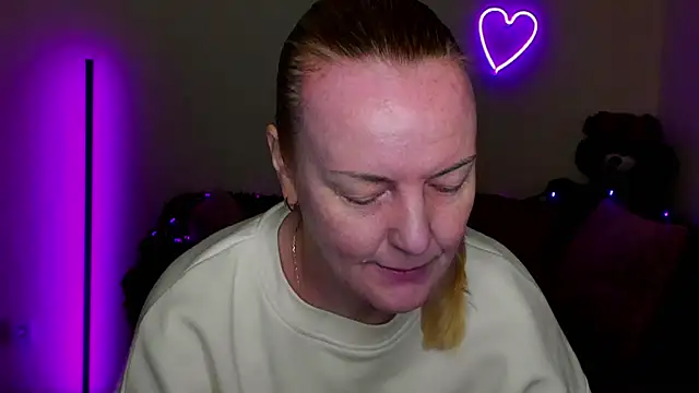 Snapshot of Bella_soulmate chatting on 04/18/26, 11:25 Bella soulmate online show from 04/18/26, 11:25