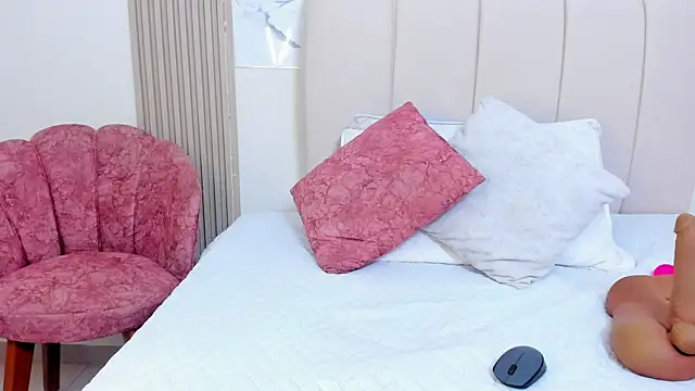 KissMeSara online show from 07/28/26, 03:21