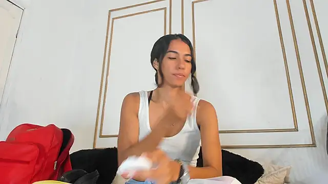 Snapshot of emily_gaviria1 chatting on 04/23/26, 12:15 emily gaviria1 online show from 04/23/26, 12:15
