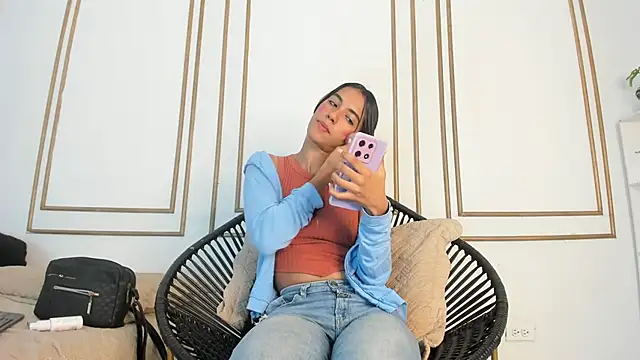 Snapshot of emily_gaviria1 chatting on 05/03/26, 12:11 emily gaviria1 online show from 05/03/26, 12:11
