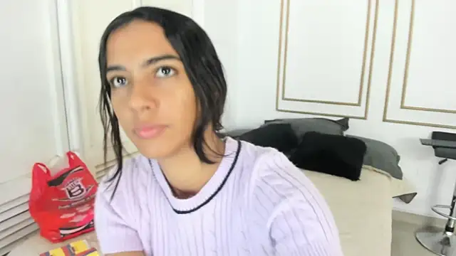 Snapshot of emily_gaviria1 chatting on 06/10/26, 12:15 emily gaviria1 online show from 06/10/26, 12:15