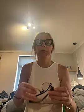 Snapshot of Amelie_BlondeXX chatting on 07/16/26, 12:33 Amelie BlondeXX online show from 07/16/26, 12:33