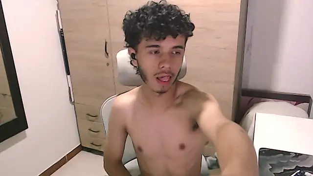 axeldarkk online show from 03/12/26, 06:36
