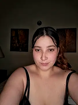 Snapshot of Estelle_Noir chatting on 06/11/26, 06:28 Estelle Noir online show from 06/11/26, 06:28