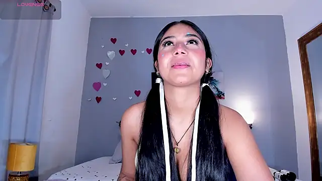 Snapshot of KimTaylorW chatting on 04/13/26, 02:17 KimTaylorW online show from 04/13/26, 02:17