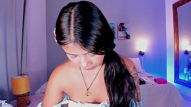 Snapshot of KimTaylorW chatting on 06/11/26, 02:33 KimTaylorW online show from 06/11/26, 02:33