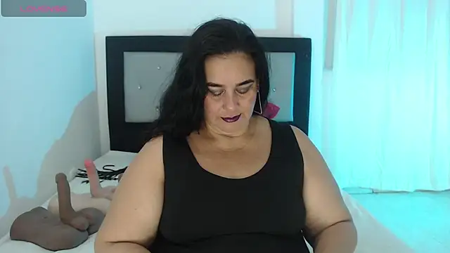 Snapshot of Sharlot_curvy chatting on 03/12/26, 12:33 Sharlot curvy online show from 03/12/26, 12:33