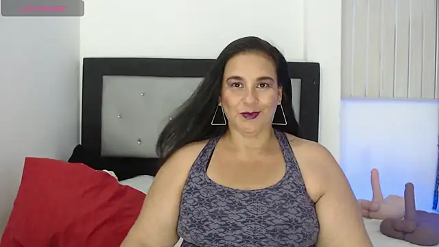 Snapshot of Sharlot_curvy chatting on 04/07/26, 08:53 Sharlot curvy online show from 04/07/26, 08:53