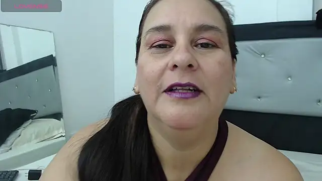 Snapshot of Sharlot_curvy chatting on 05/08/26, 08:36 Sharlot curvy online show from 05/08/26, 08:36