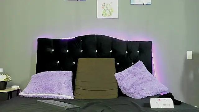 Snapshot of Eros_Lux chatting on 04/08/26, 12:27 Eros Lux online show from 04/08/26, 12:27