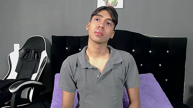 Snapshot of Eros_Lux chatting on 05/21/26, 12:56 Eros Lux online show from 05/21/26, 12:56
