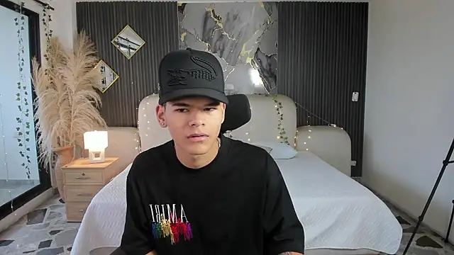 Snapshot of DylanRoyce_ chatting on 03/07/26, 11:51 DylanRoyce online show from 03/07/26, 11:51