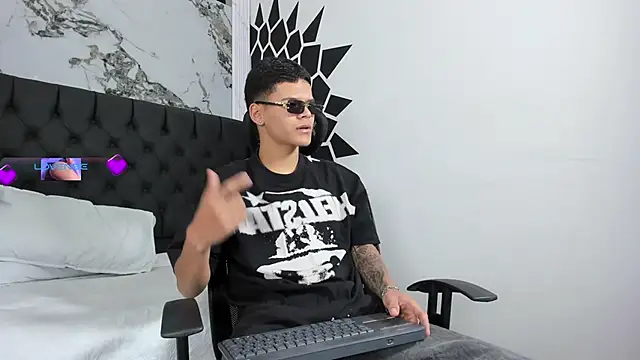 Snapshot of DylanRoyce_ chatting on 03/16/26, 11:47 DylanRoyce online show from 03/16/26, 11:47