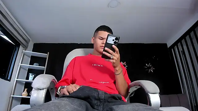 Snapshot of DylanRoyce_ chatting on 04/09/26, 12:54 DylanRoyce online show from 04/09/26, 12:54