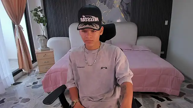 Snapshot of DylanRoyce_ chatting on 04/27/26, 12:58 DylanRoyce online show from 04/27/26, 12:58