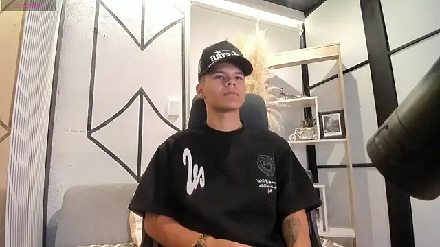 Snapshot of DylanRoyce_ chatting on 05/12/26, 12:46 DylanRoyce online show from 05/12/26, 12:46