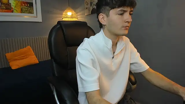 Snapshot of trevor_mob chatting on 04/19/26, 12:15 trevor mob online show from 04/19/26, 12:15