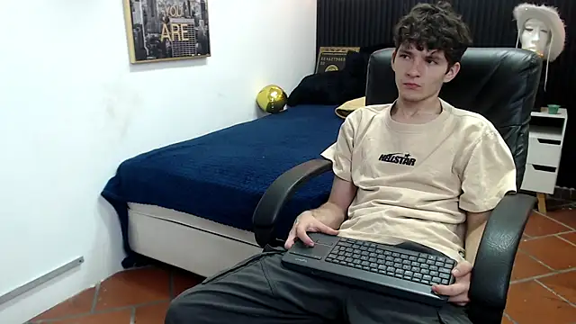 Snapshot of trevor_mob chatting on 06/02/26, 02:19 trevor mob online show from 06/02/26, 02:19