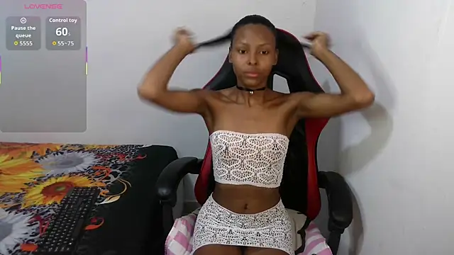Snapshot of Dulce_camx chatting on 04/19/26, 04:12 Dulce camx online show from 04/19/26, 04:12