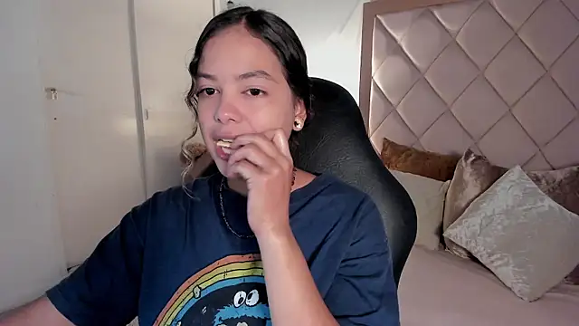 Snapshot of dulce_lyraa1 chatting on 04/15/26, 03:57 dulce lyraa1 online show from 04/15/26, 03:57