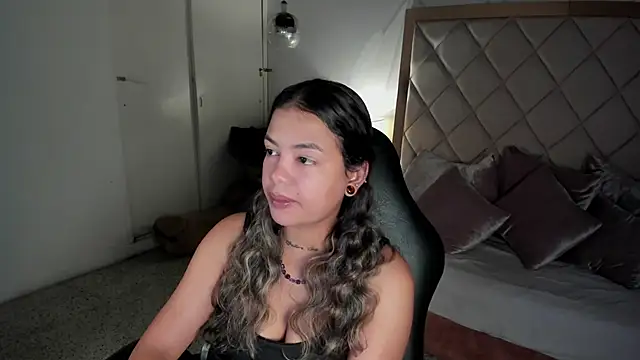 Snapshot of dulce_lyraa1 chatting on 06/17/26, 04:04 dulce lyraa1 online show from 06/17/26, 04:04