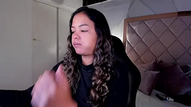 dulce lyraa1 online show from 06/19/26, 04:28
