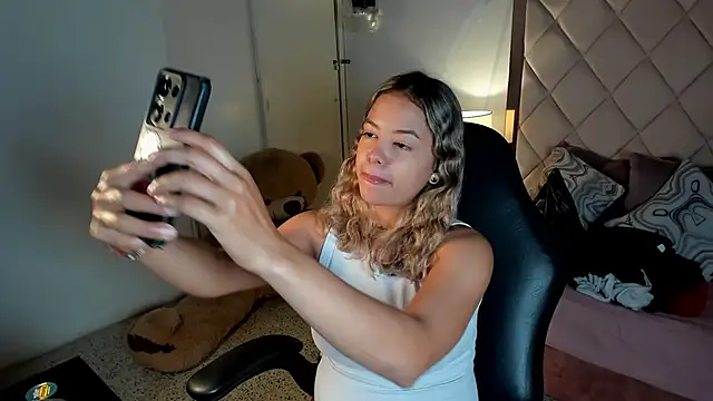 dulce lyraa1 online show from 06/27/26, 05:23