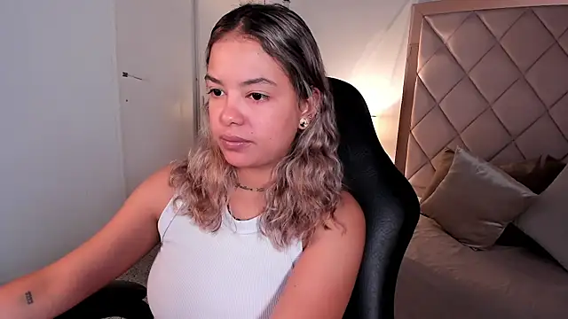 dulce lyraa1 online show from 07/07/26, 06:47