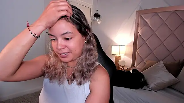 dulce lyraa1 online show from 07/07/26, 08:18