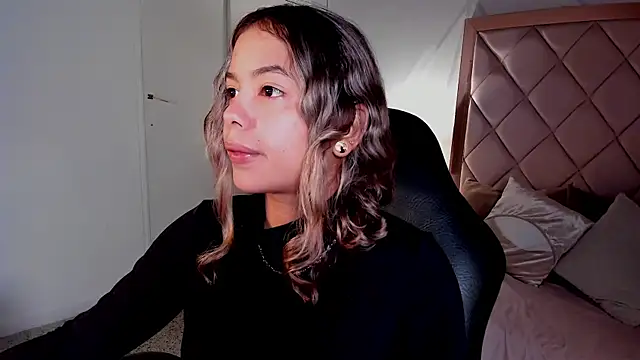 dulce lyraa1 online show from 07/08/26, 03:44