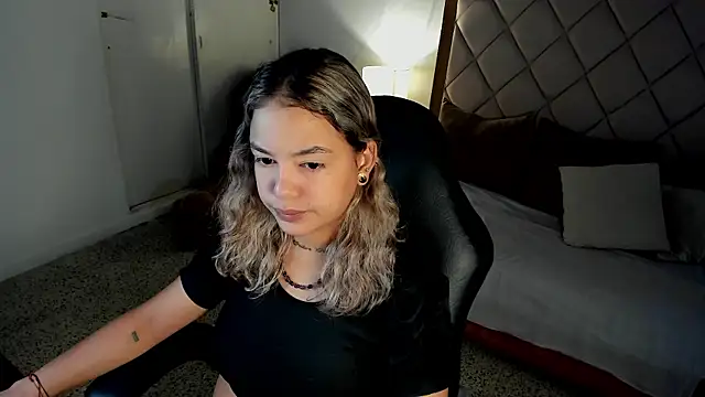dulce lyraa1 online show from 07/10/26, 04:06