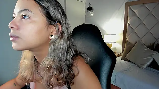 dulce lyraa1 online show from 07/11/26, 04:59