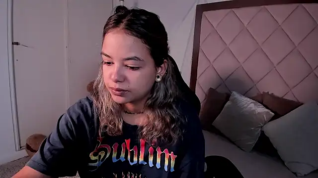 dulce lyraa1 online show from 07/13/26, 03:42