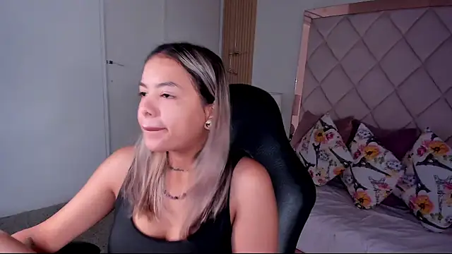 dulce lyraa1 online show from 07/17/26, 03:35