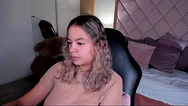 dulce lyraa1 online show from 07/22/26, 06:16
