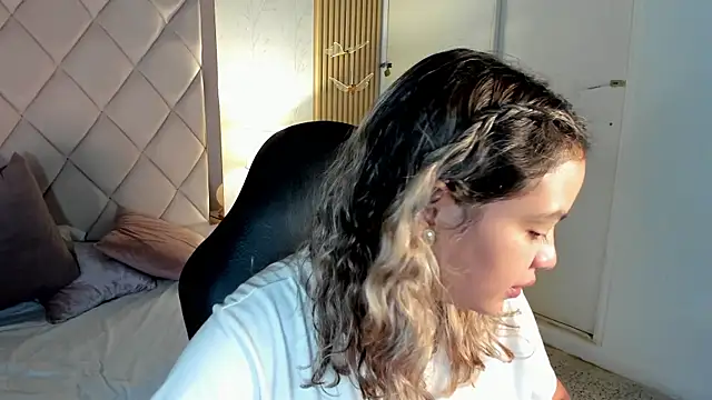 dulce lyraa1 online show from 07/28/26, 07:15