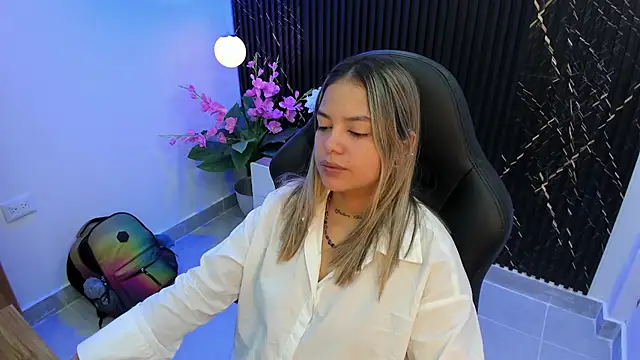 dulce lyraa1 online show from 08/01/26, 02:55