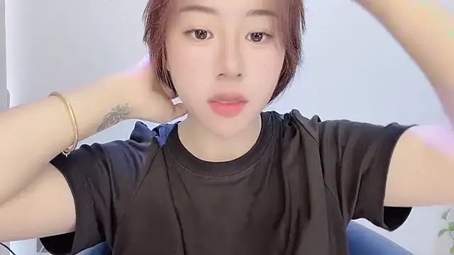 Snapshot of Baixi-01 chatting on 04/17/26, 04:15 Baixi-01 online show from 04/17/26, 04:15