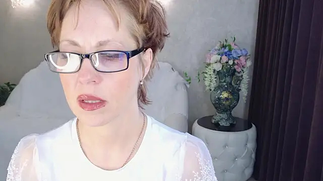 Snapshot of LioraWeiss chatting on 03/05/26, 06:42 LioraWeiss online show from 03/05/26, 06:42
