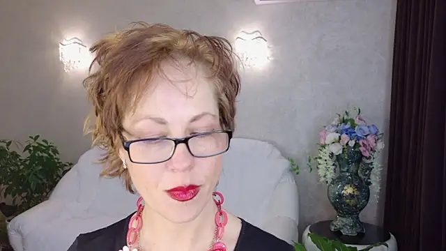 Snapshot of LioraWeiss chatting on 03/06/26, 06:32 LioraWeiss online show from 03/06/26, 06:32